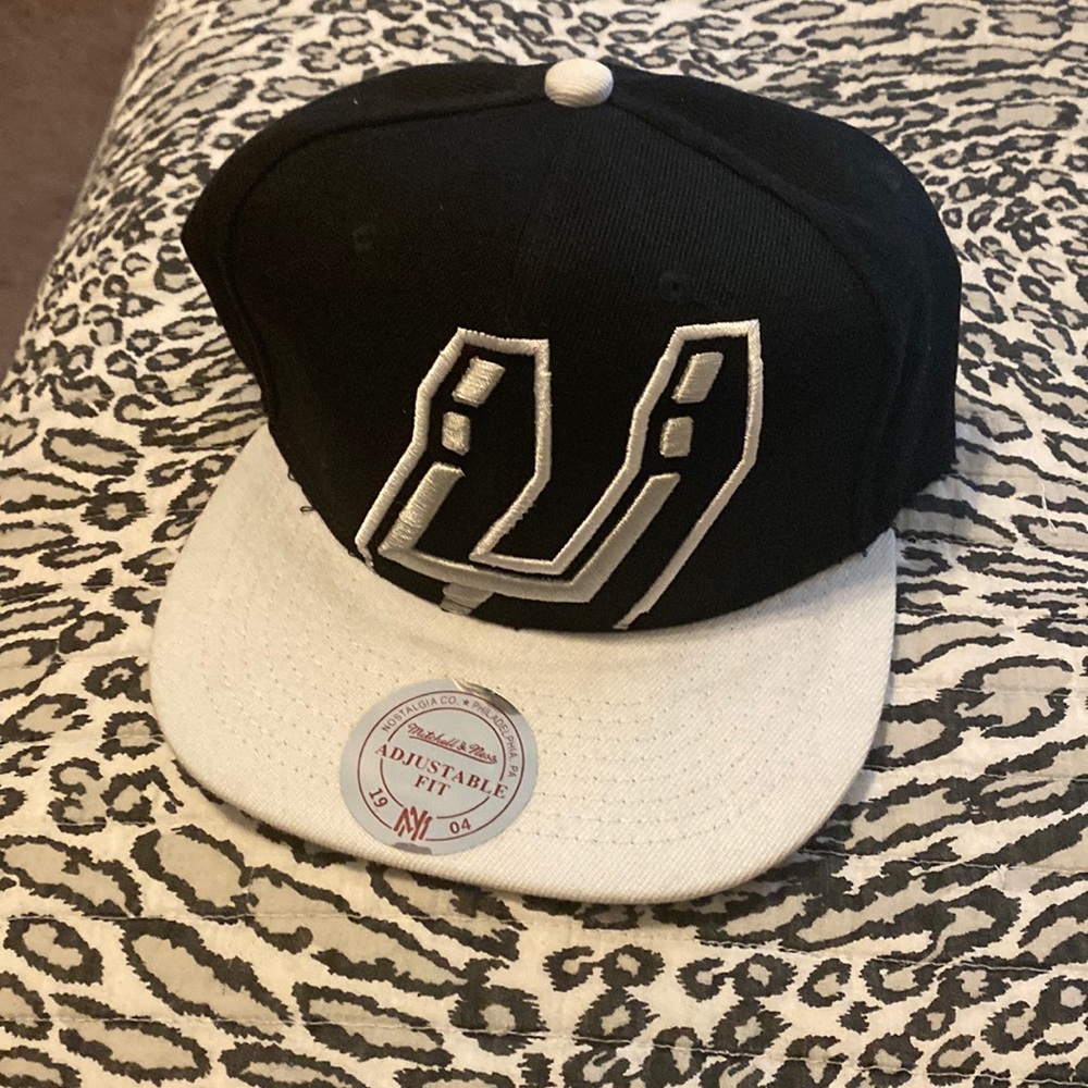 Brand new Mitchell & Ness Spurs SnapBack